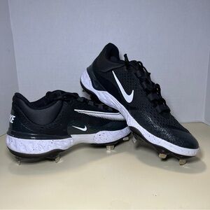 New Nike Alpha Huarache Elite 4 Low. Black/white . Size 8. Baseball cleats